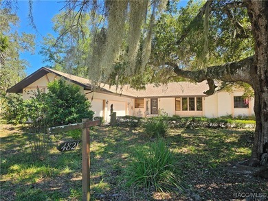 Beach Home Sale Pending in Homosassa, Florida
