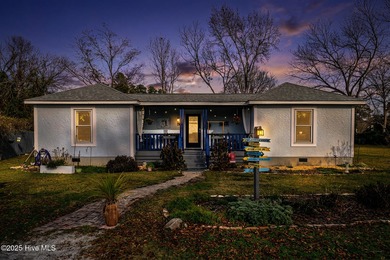 Beach Home For Sale in Oriental, North Carolina