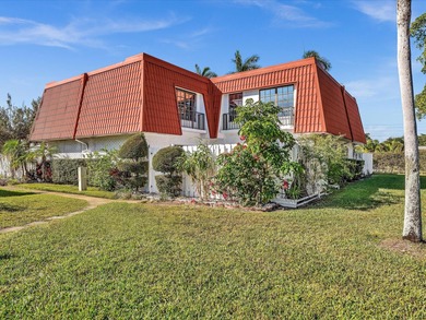 Beach Townhome/Townhouse For Sale in Boynton Beach, Florida