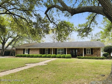 Beach Home For Sale in Pascagoula, Mississippi