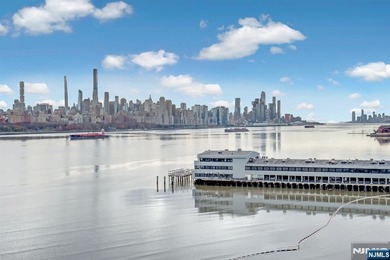 Beach Condo For Sale in Edgewater, New Jersey