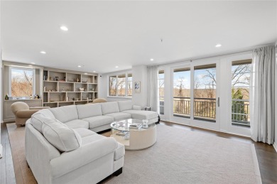Beach Condo For Sale in Port Washington, New York