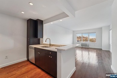 Beach Condo For Sale in Edgewater, New Jersey