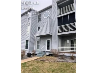 Beach Condo For Sale in Port Clinton, Ohio