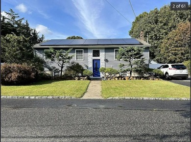 Beach Home For Sale in Wading River, New York