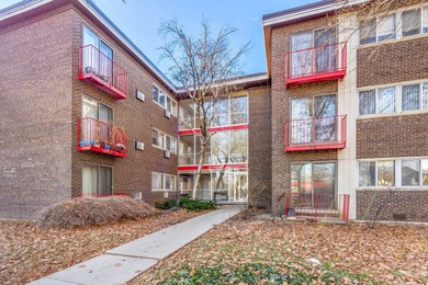 Beach Condo Active Under Contract in Skokie, Illinois