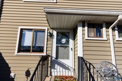 Beach Condo Active Under Contract in Branford, Connecticut