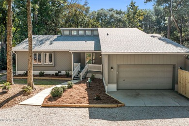 Beach Home For Sale in Pine Knoll Shores, North Carolina