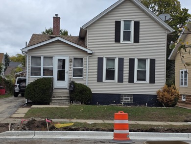 Beach Home For Sale in Kenosha, Wisconsin