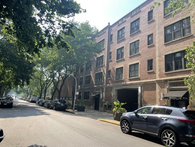 Beach Condo For Sale in Chicago, Illinois