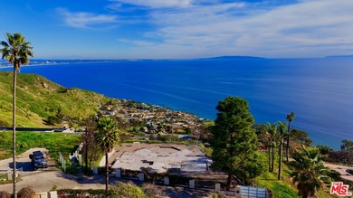 Beach Lot For Sale in Malibu, California