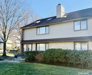 Beach Condo Active Under Contract in Stamford, Connecticut