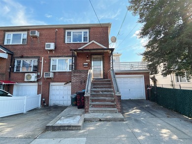 Beach Townhome/Townhouse Sale Pending in Flushing, New York