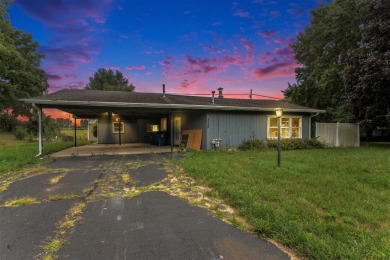 Beach Home Sale Pending in Coloma, Michigan