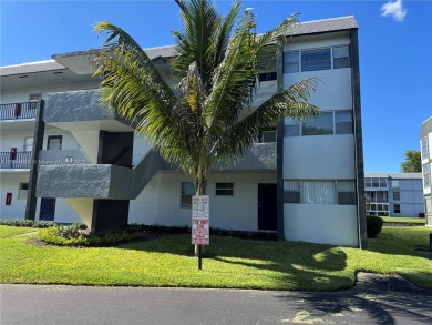Beach Condo For Sale in Tamarac, Florida