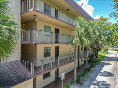 Beach Condo For Sale in Lauderdale Lakes, Florida