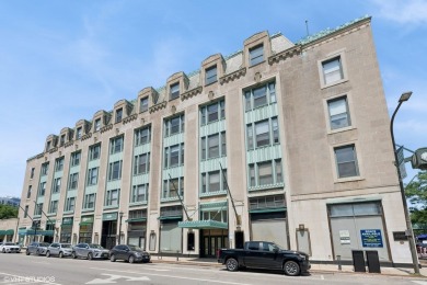 Beach Home For Sale in Evanston, Illinois