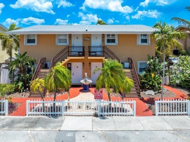 Beach Townhome/Townhouse For Sale in Dunedin, Florida