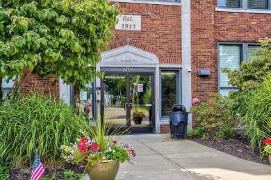 Beach Condo For Sale in South Haven, Michigan