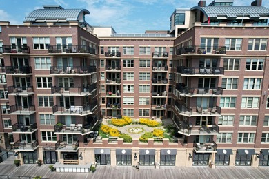 Beach Condo For Sale in Milwaukee, Wisconsin