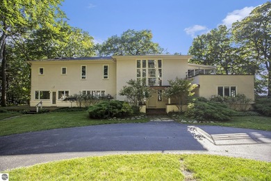 Beach Home For Sale in Frankfort, Michigan