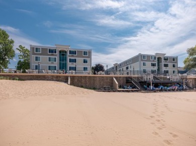 Beach Condo For Sale in South Haven, Michigan