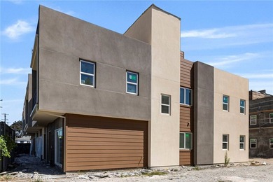 Beach Townhome/Townhouse Active Under Contract in Torrance, California