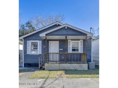 Beach Home Active Under Contract in Wilmington, North Carolina