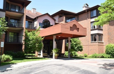 Beach Condo For Sale in Glendale, Wisconsin