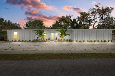 Beach Townhome/Townhouse For Sale in Sarasota, Florida
