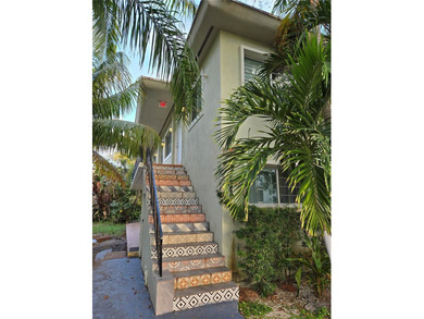 Beach Townhome/Townhouse For Sale in Miami Beach, Florida
