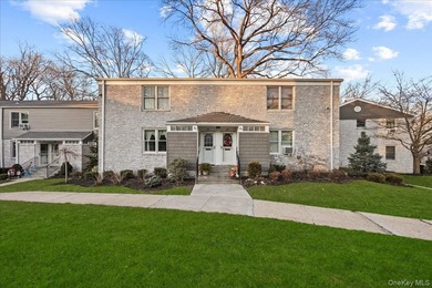 Beach Home For Sale in Glen Cove, New York