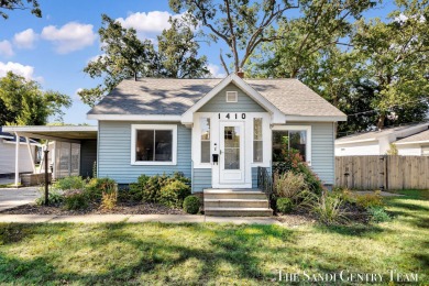 Beach Home Sale Pending in Muskegon, Michigan