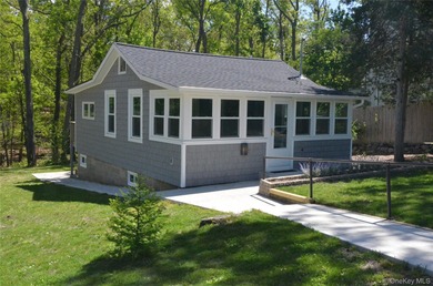 Beach Home For Sale in Ridge, New York