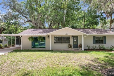 Beach Home For Sale in Crystal River, Florida