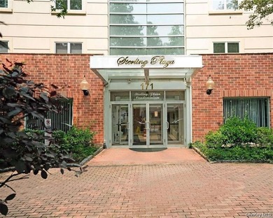 Beach Condo For Sale in Great Neck, New York