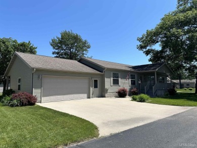 Beautiful Home in Lake Bluff Retirement Village  Welcome to Lake - Beach Home for sale in Gladstone, Michigan on Beachhouse.com