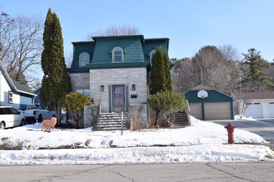 Beach Home For Sale in Sturgeon Bay, Wisconsin