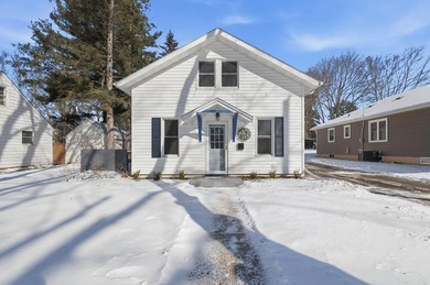 Beach Home For Sale in Sturgeon Bay, Wisconsin