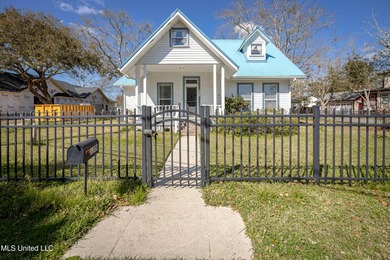 Beach Home For Sale in Ocean Springs, Mississippi