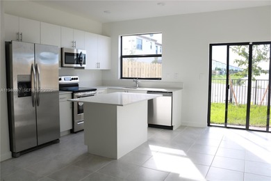 Beach Townhome/Townhouse For Sale in Cutler Bay, Florida