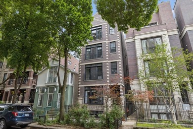 Beach Condo For Sale in Chicago, Illinois