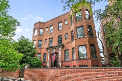 Beach Condo For Sale in Chicago, Illinois