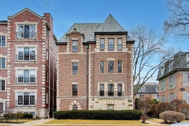 Beach Condo Sale Pending in Evanston, Illinois