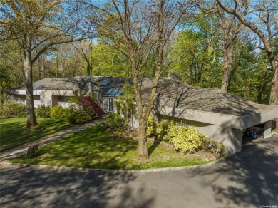 Beach Home Sale Pending in Sands Point, New York