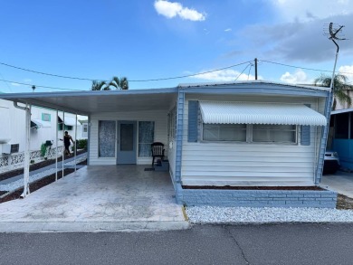 Beach Home For Sale in Bradenton, Florida