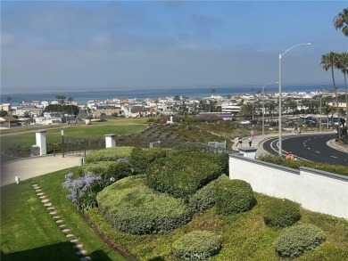 Beach Condo Sale Pending in Newport Beach, California