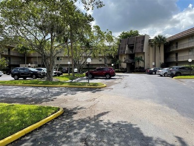Beach Condo For Sale in Tamarac, Florida