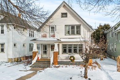 Beach Condo For Sale in Shorewood, Wisconsin