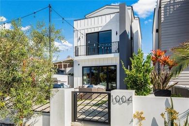 Beach Home For Sale in Huntington Beach, California